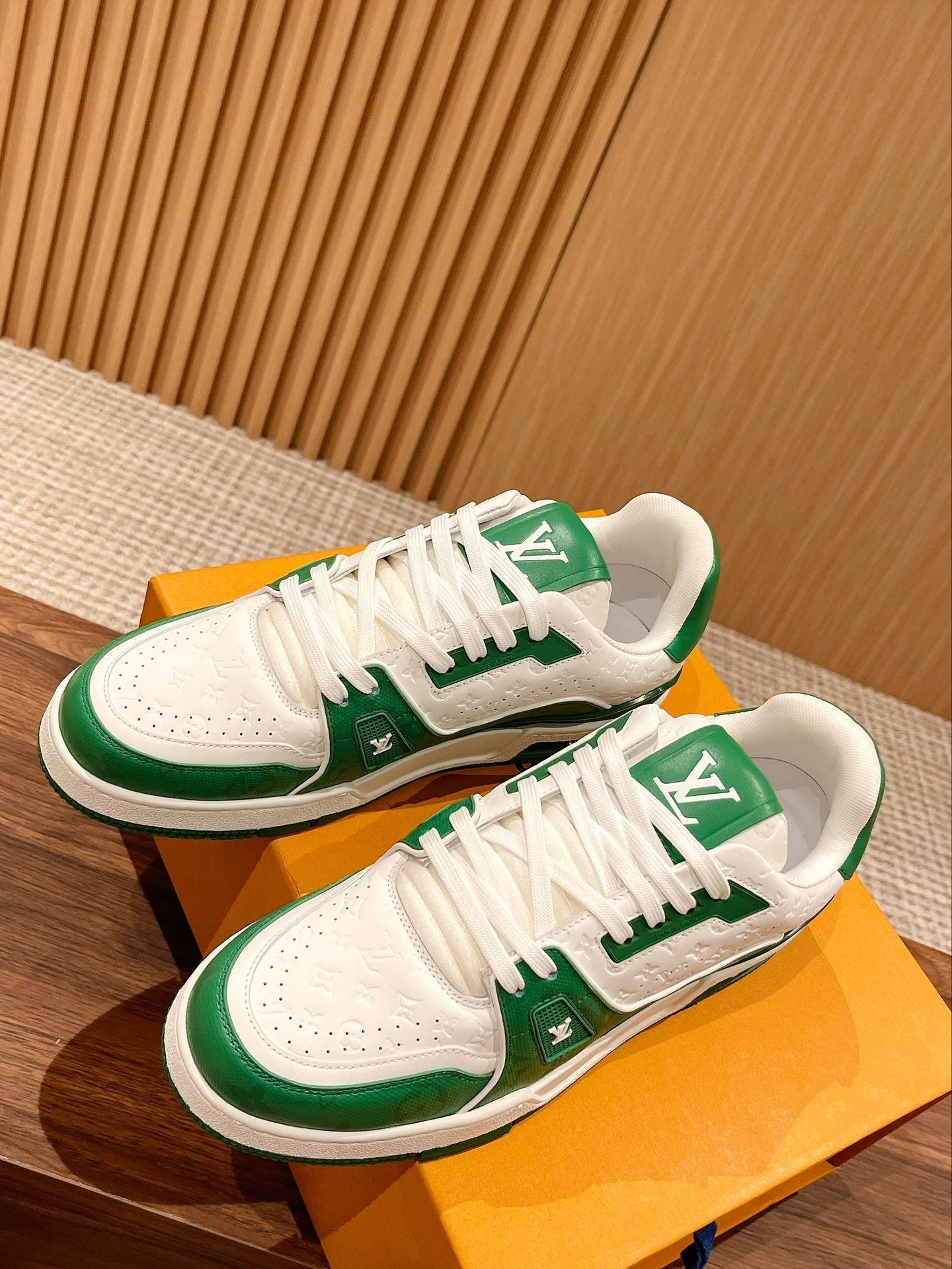 Couple's ๐๐ฟ๐ฎ๐ถ๐ป๐ฒ๐ฟ series latest sports shoes