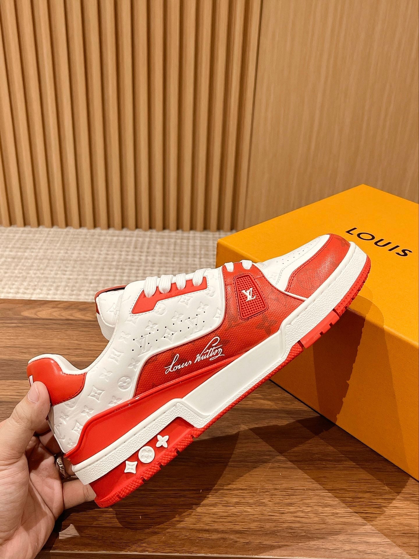 Couple's ๐๐ฟ๐ฎ๐ถ๐ป๐ฒ๐ฟ series latest sports shoes