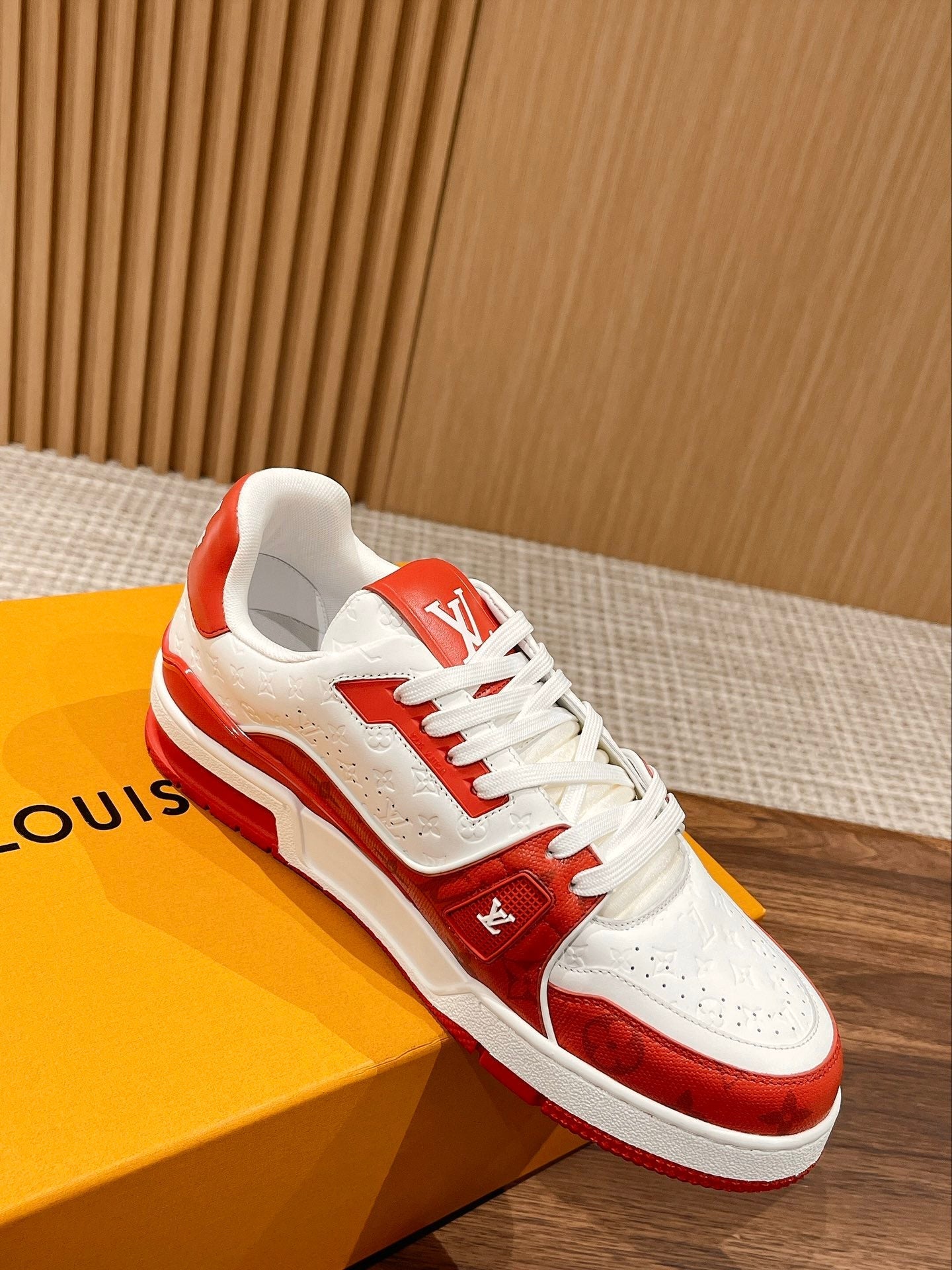 Couple's ๐๐ฟ๐ฎ๐ถ๐ป๐ฒ๐ฟ series latest sports shoes
