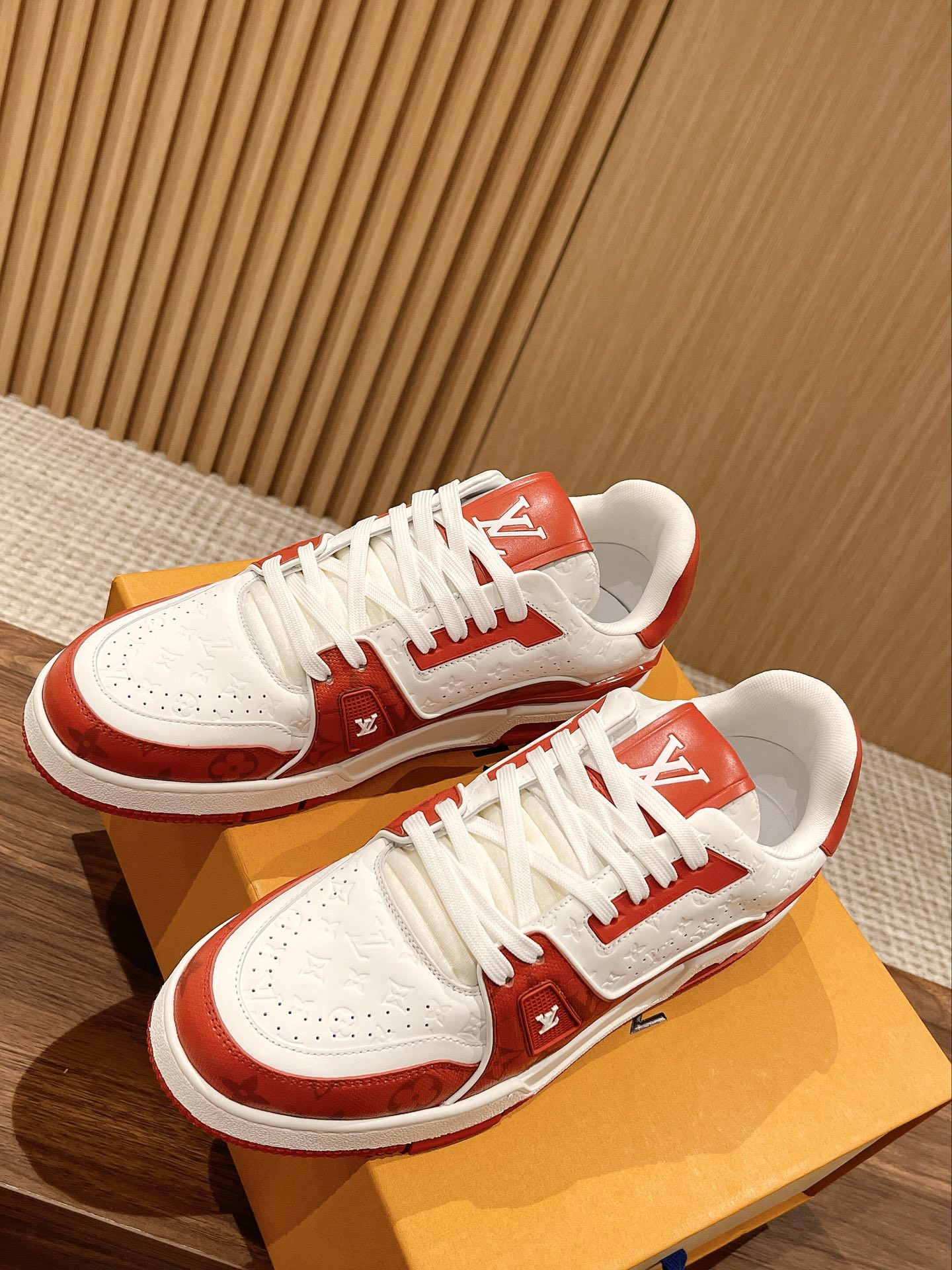 Couple's ๐๐ฟ๐ฎ๐ถ๐ป๐ฒ๐ฟ series latest sports shoes