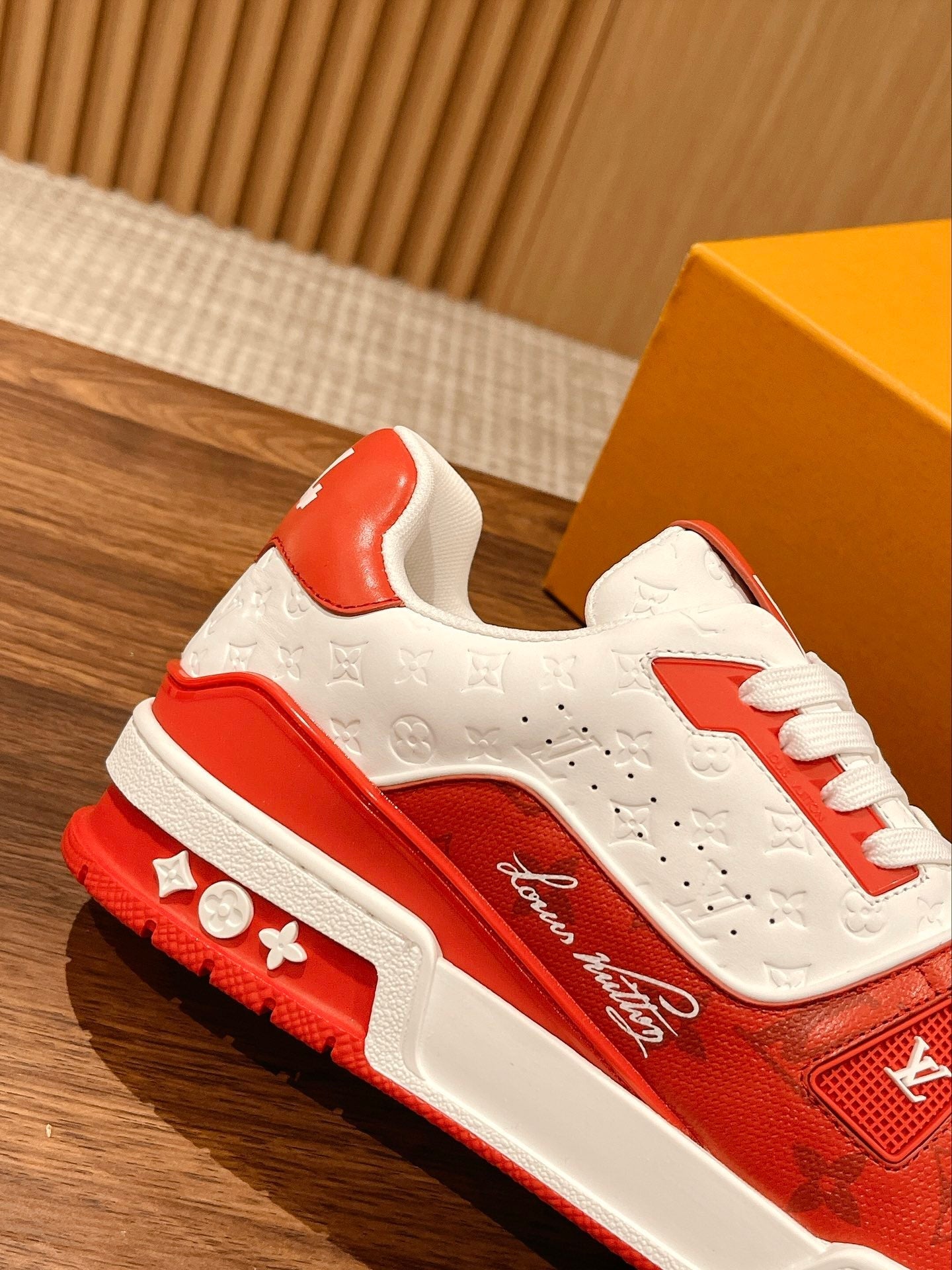 Couple's ๐๐ฟ๐ฎ๐ถ๐ป๐ฒ๐ฟ series latest sports shoes