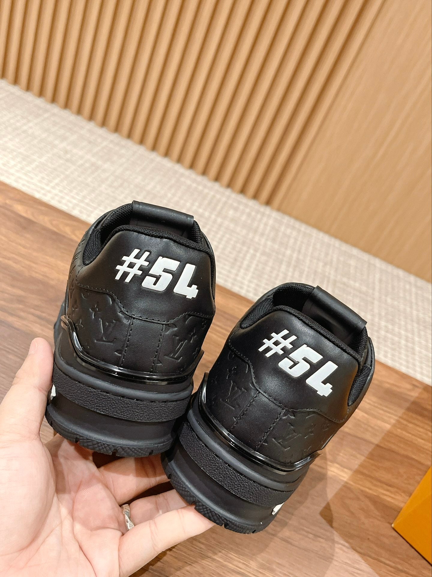 Couple's ๐๐ฟ๐ฎ๐ถ๐ป๐ฒ๐ฟ series latest sports shoes