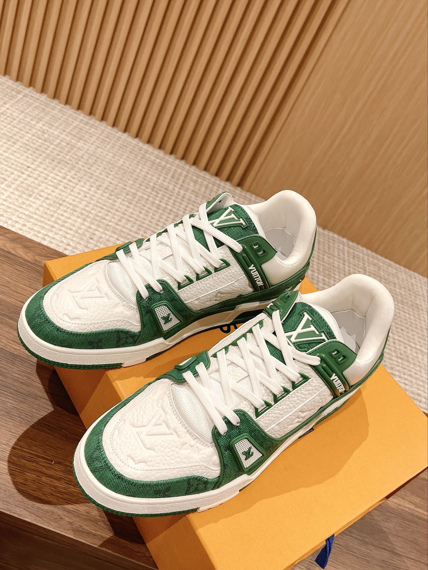 Couple's ๐๐ฟ๐ฎ๐ถ๐ป๐ฒ๐ฟ series latest sports shoes