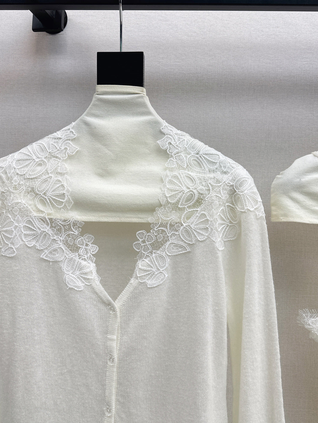 Es New lace suit