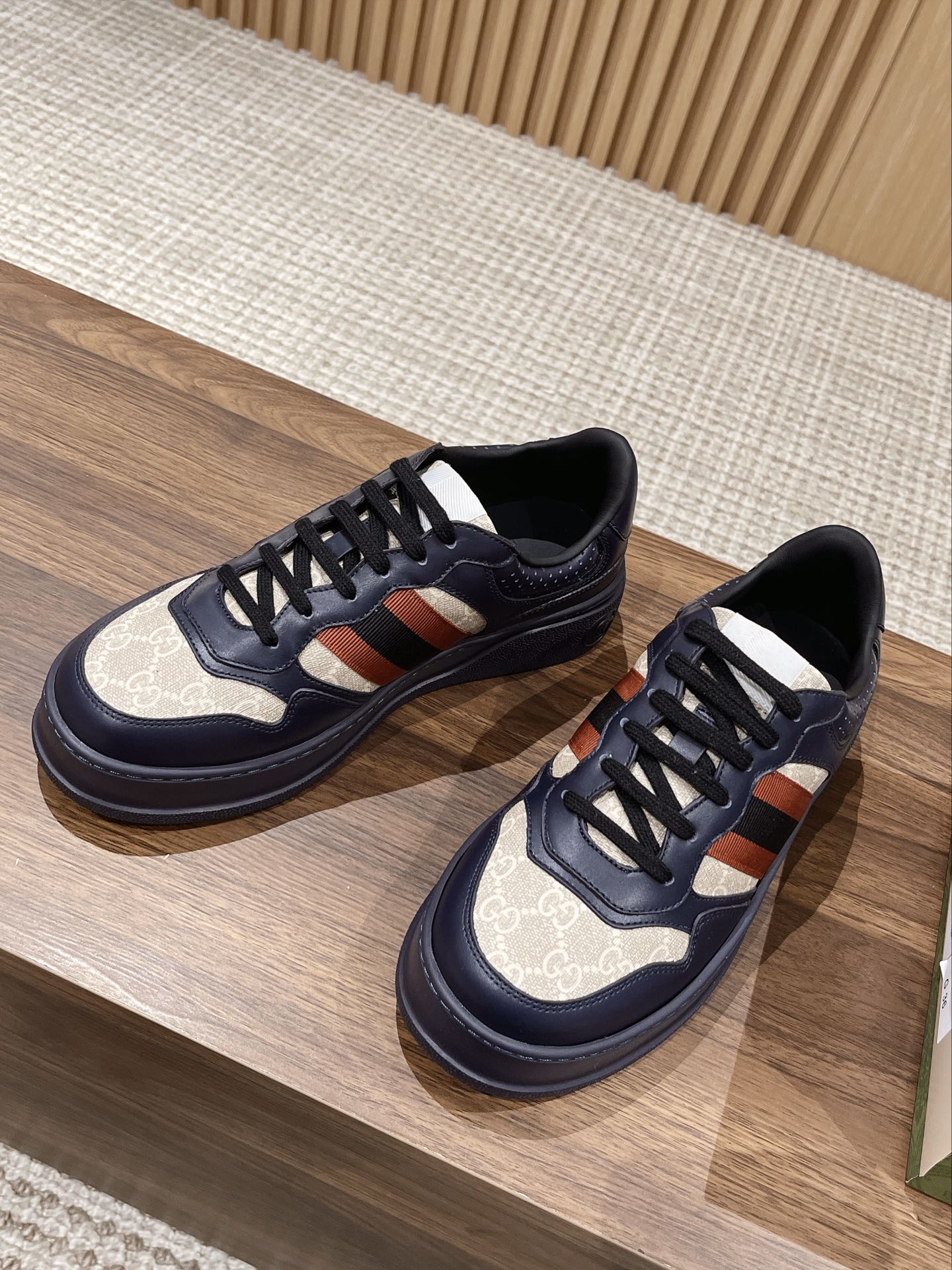 Couple's 𝐂𝐡𝐮𝐧𝐤𝐲  latest biscuit shoes