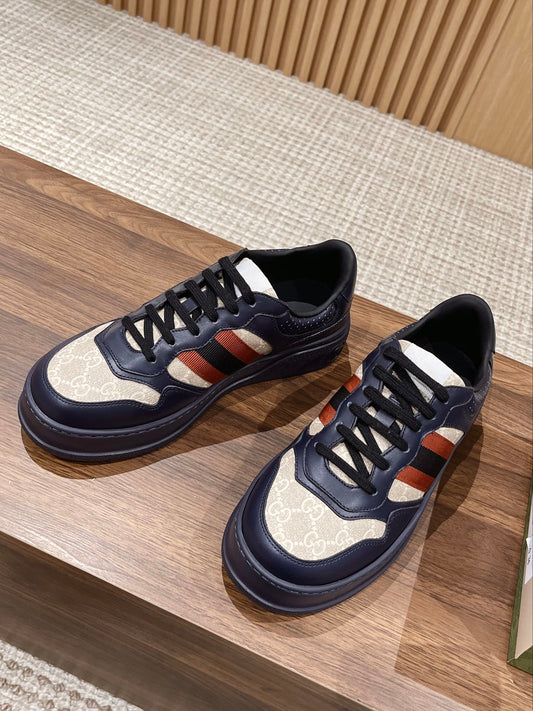 Couple's 𝐂𝐡𝐮𝐧𝐤𝐲  latest biscuit shoes