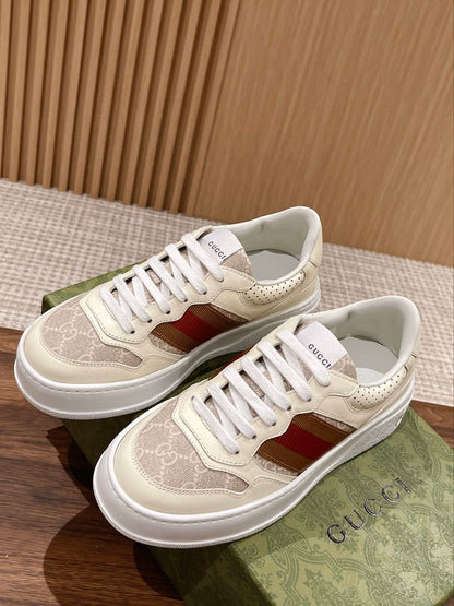 Couple's 𝐂𝐡𝐮𝐧𝐤𝐲  latest biscuit shoes