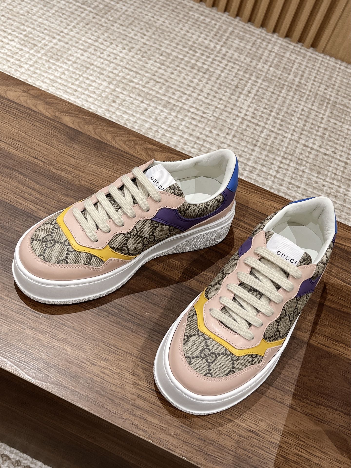 Couple's 𝐂𝐡𝐮𝐧𝐤𝐲  latest biscuit shoes