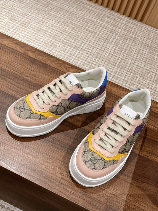 Couple's 𝐂𝐡𝐮𝐧𝐤𝐲  latest biscuit shoes