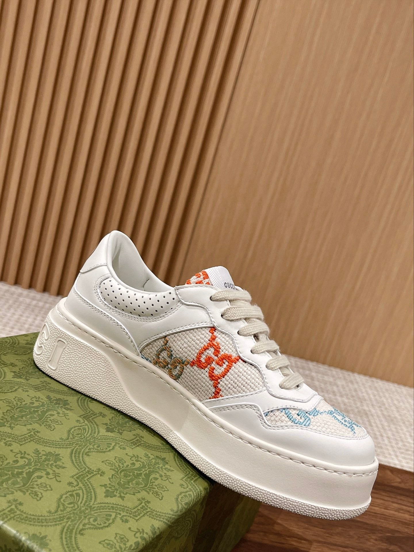 Couple's 𝐂𝐡𝐮𝐧𝐤𝐲  latest biscuit shoes