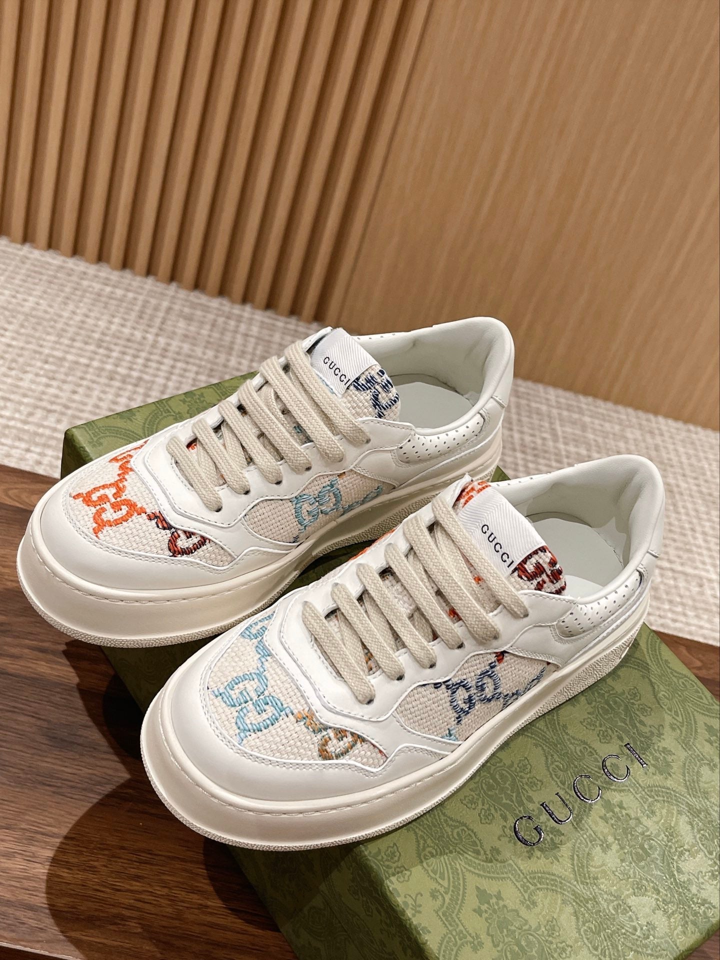 Couple's 𝐂𝐡𝐮𝐧𝐤𝐲  latest biscuit shoes