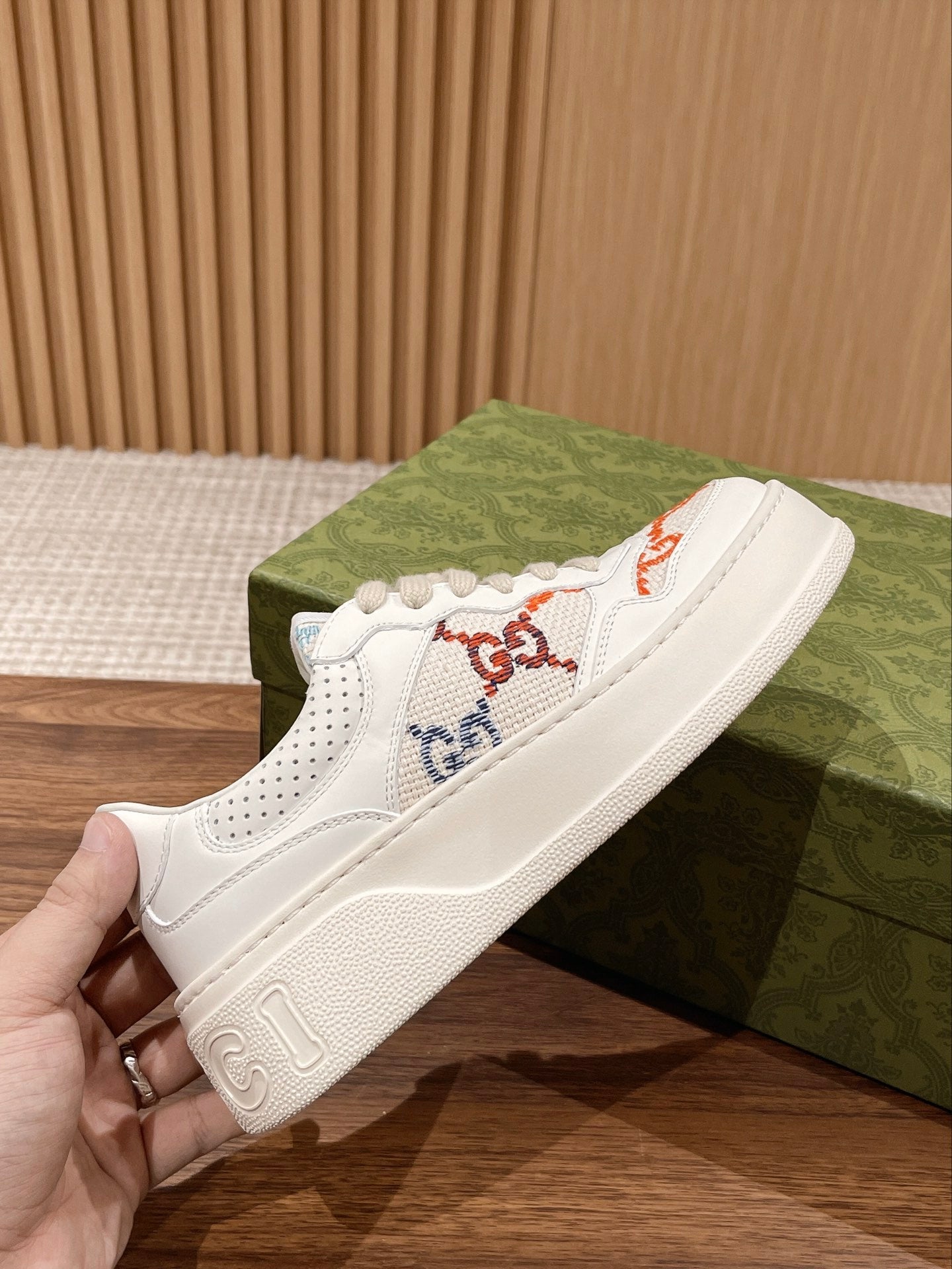 Couple's 𝐂𝐡𝐮𝐧𝐤𝐲  latest biscuit shoes