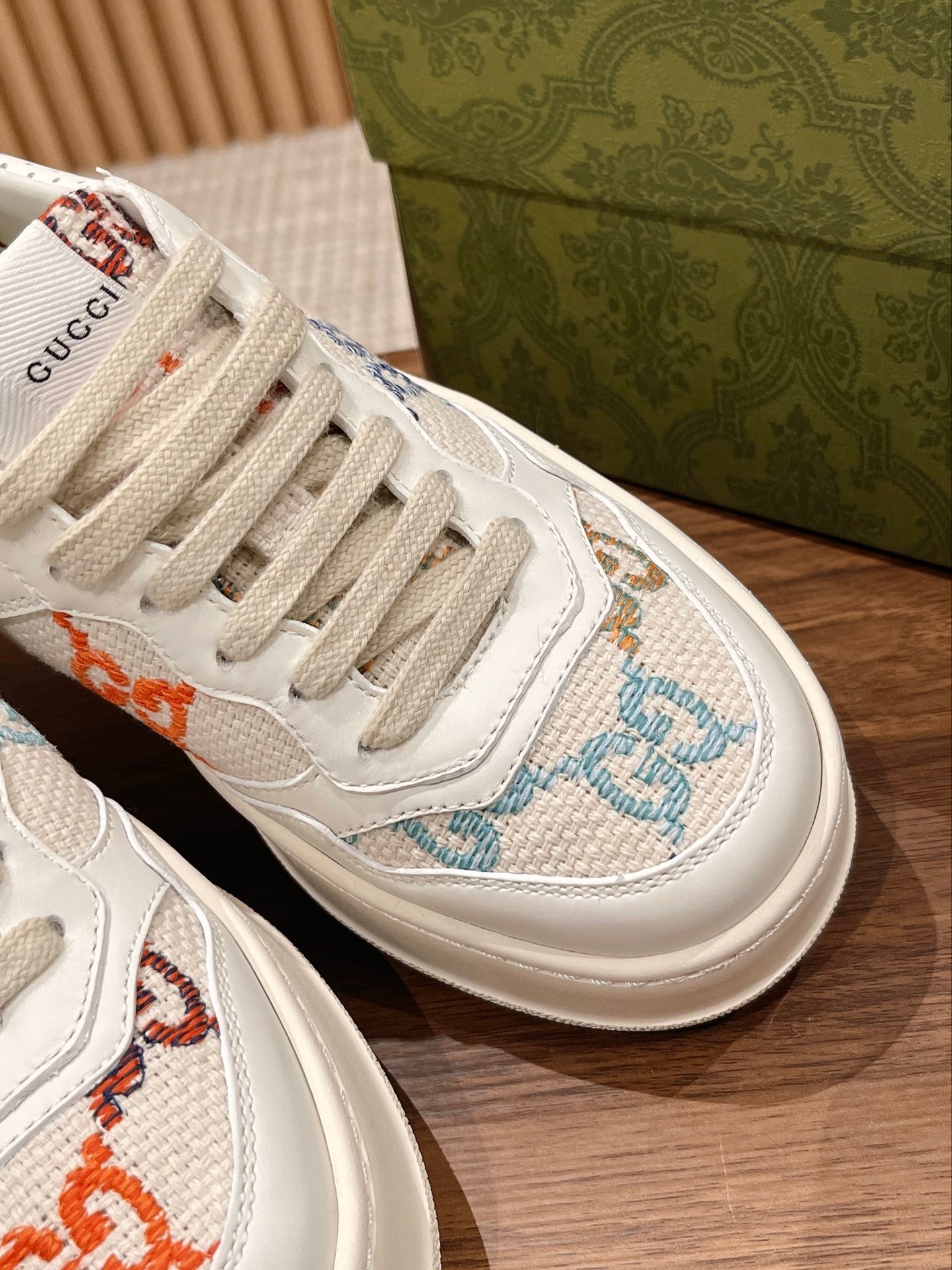 Couple's 𝐂𝐡𝐮𝐧𝐤𝐲  latest biscuit shoes