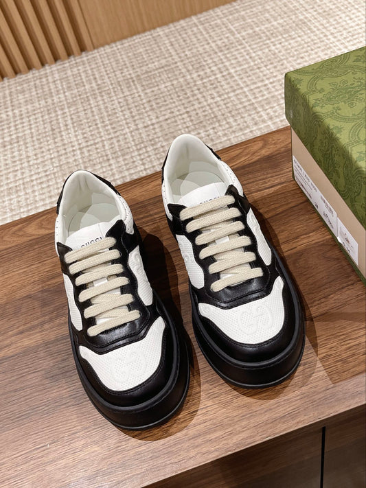 Couple's 𝐂𝐡𝐮𝐧𝐤𝐲  latest biscuit shoes