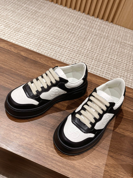 Couple's 𝐂𝐡𝐮𝐧𝐤𝐲  latest biscuit shoes