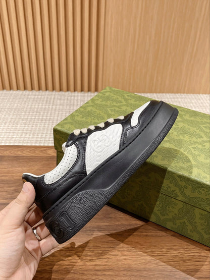 Couple's 𝐂𝐡𝐮𝐧𝐤𝐲  latest biscuit shoes