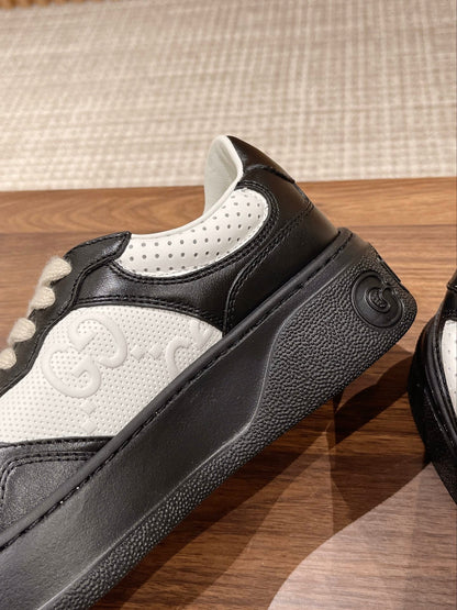 Couple's 𝐂𝐡𝐮𝐧𝐤𝐲  latest biscuit shoes