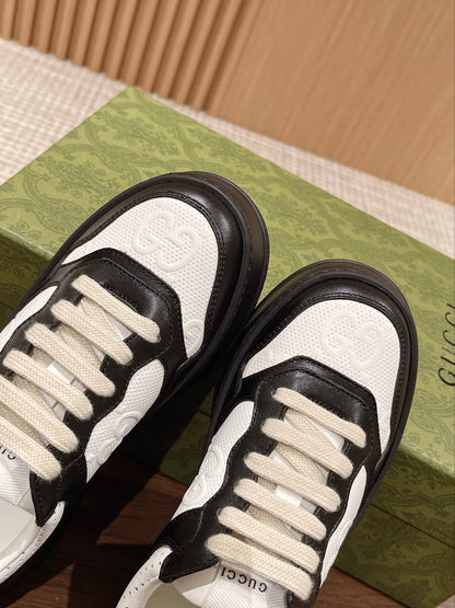 Couple's 𝐂𝐡𝐮𝐧𝐤𝐲  latest biscuit shoes