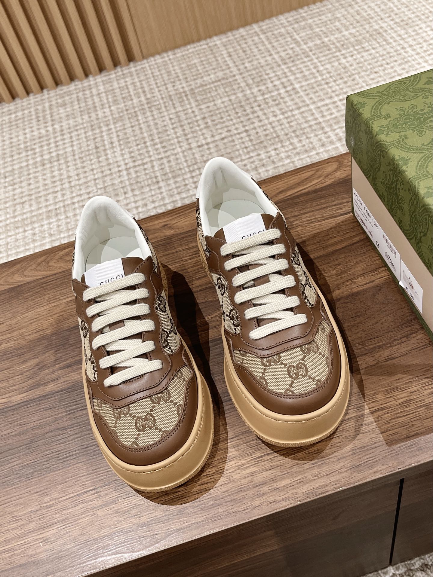 Couple's 𝐂𝐡𝐮𝐧𝐤𝐲  latest biscuit shoes