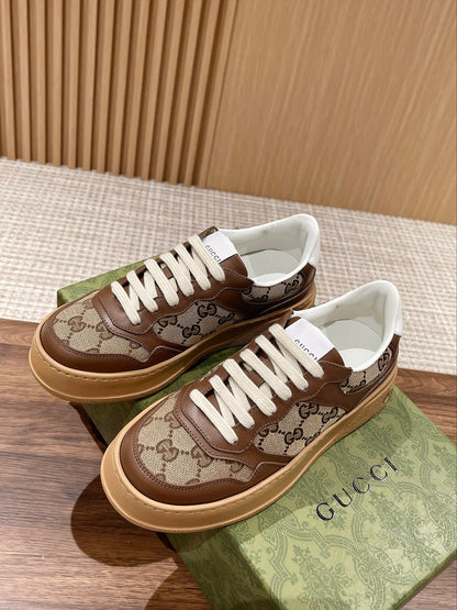 Couple's 𝐂𝐡𝐮𝐧𝐤𝐲  latest biscuit shoes