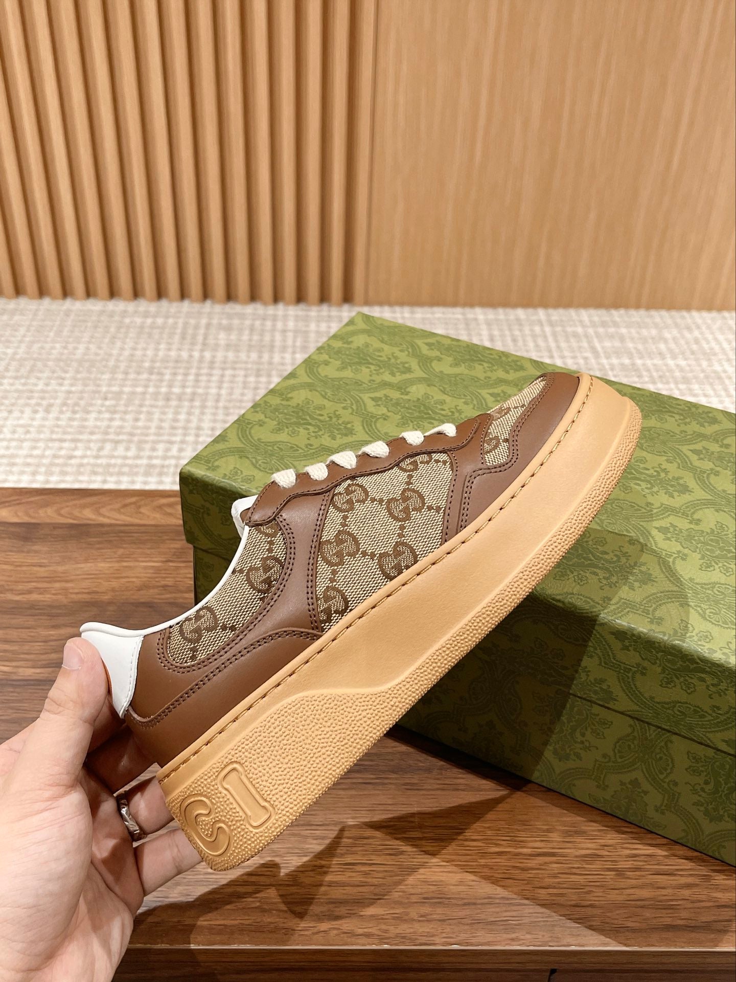 Couple's 𝐂𝐡𝐮𝐧𝐤𝐲  latest biscuit shoes