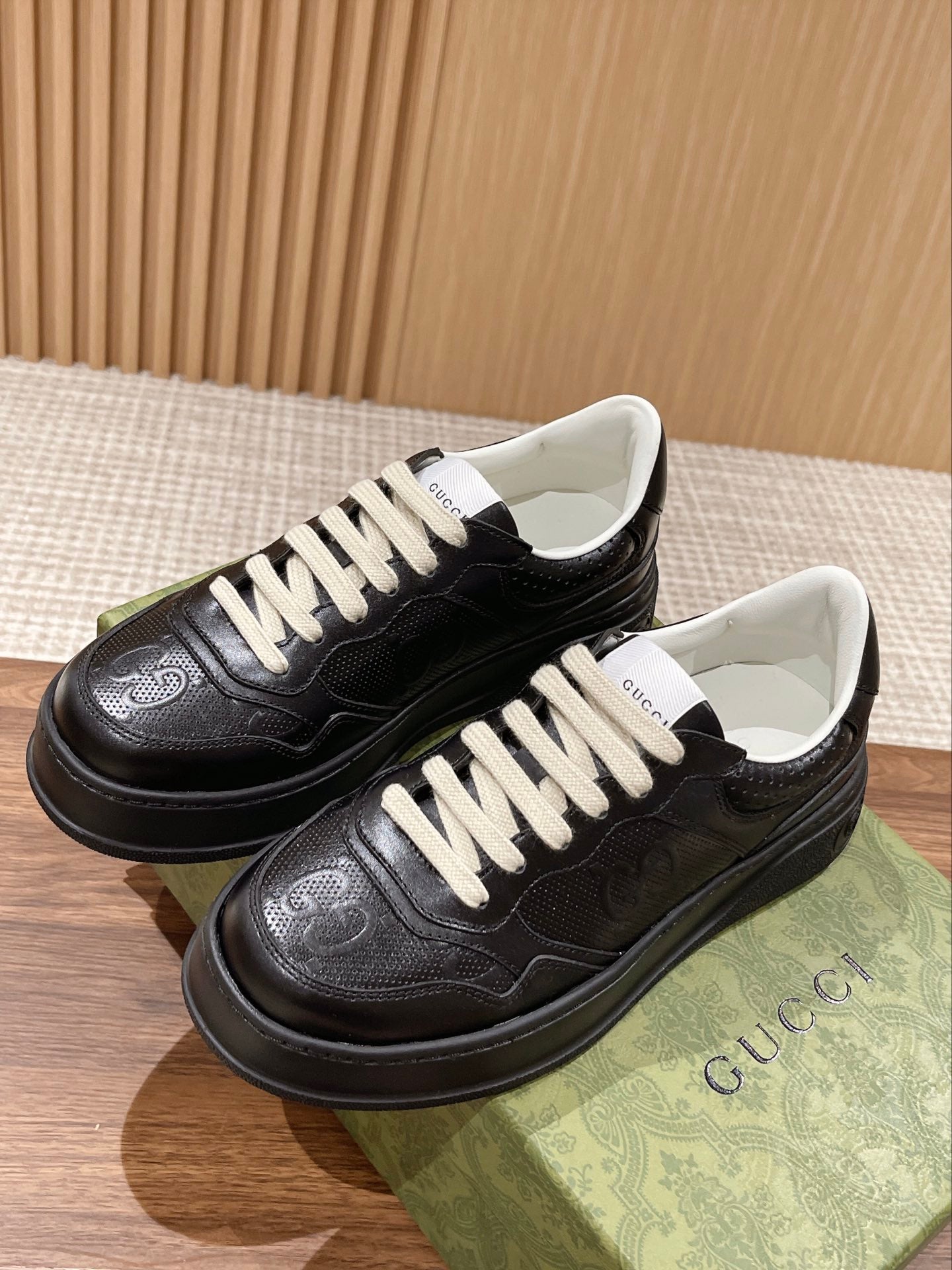 Couple's 𝐂𝐡𝐮𝐧𝐤𝐲  latest biscuit shoes