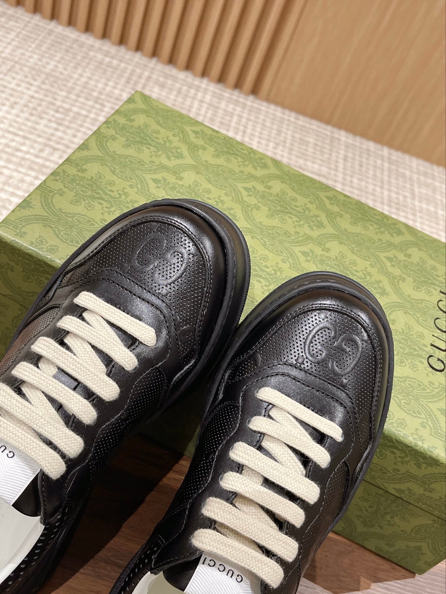 Couple's 𝐂𝐡𝐮𝐧𝐤𝐲  latest biscuit shoes