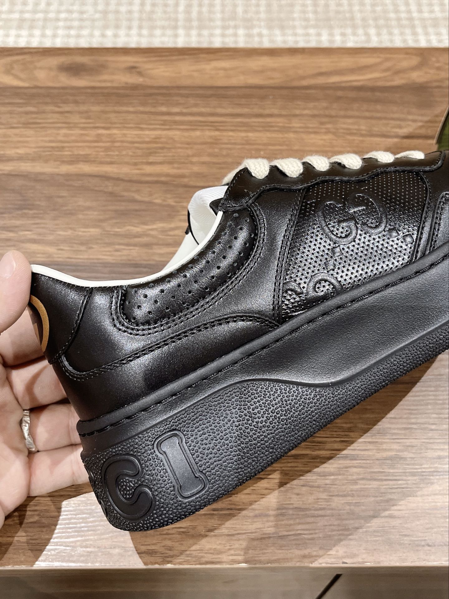 Couple's 𝐂𝐡𝐮𝐧𝐤𝐲  latest biscuit shoes