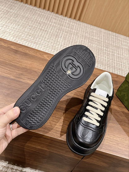 Couple's 𝐂𝐡𝐮𝐧𝐤𝐲  latest biscuit shoes