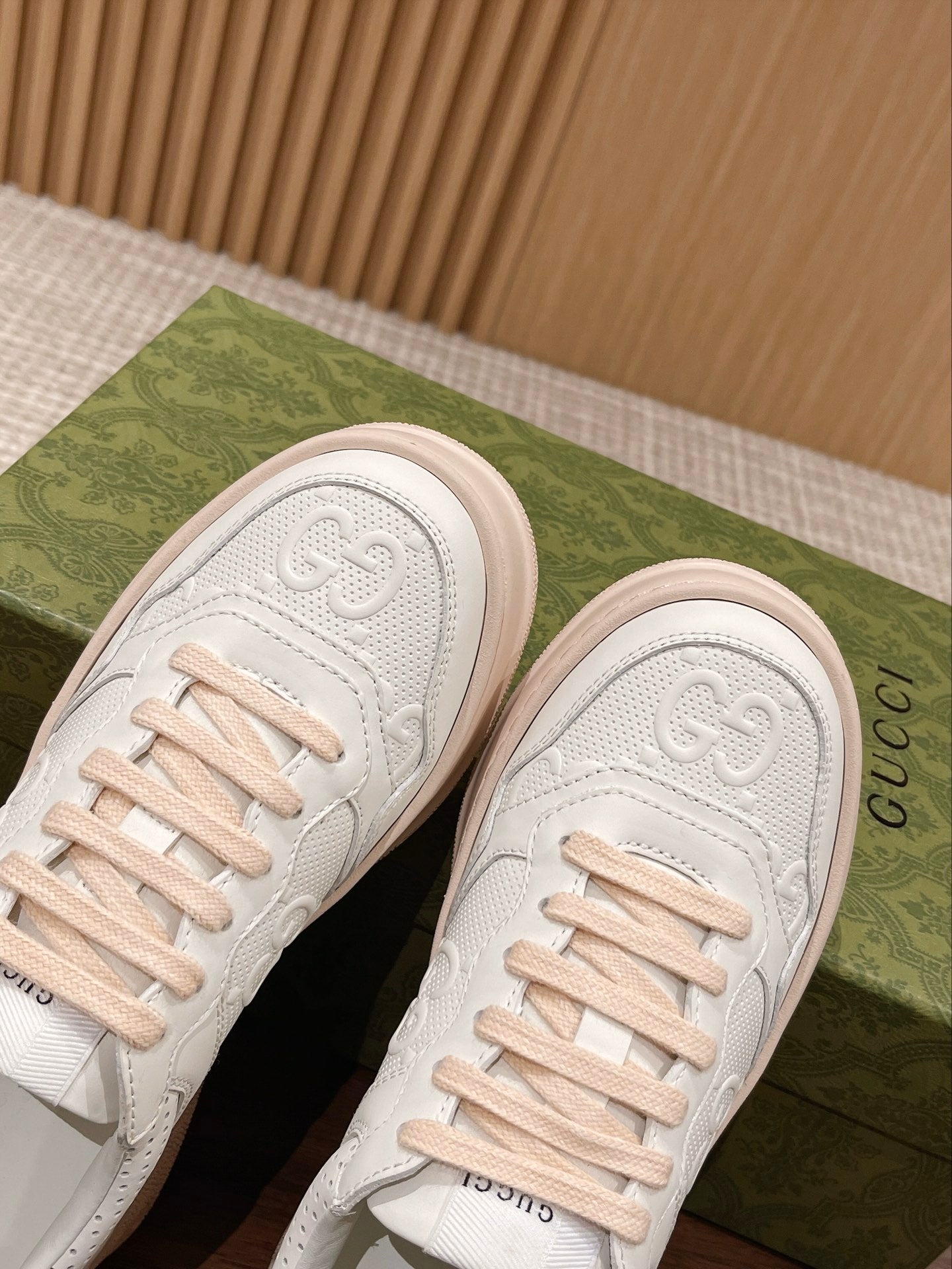Couple's 𝐂𝐡𝐮𝐧𝐤𝐲  latest biscuit shoes