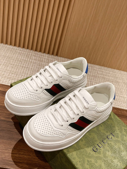 Couple's 𝐂𝐡𝐮𝐧𝐤𝐲  latest biscuit shoes