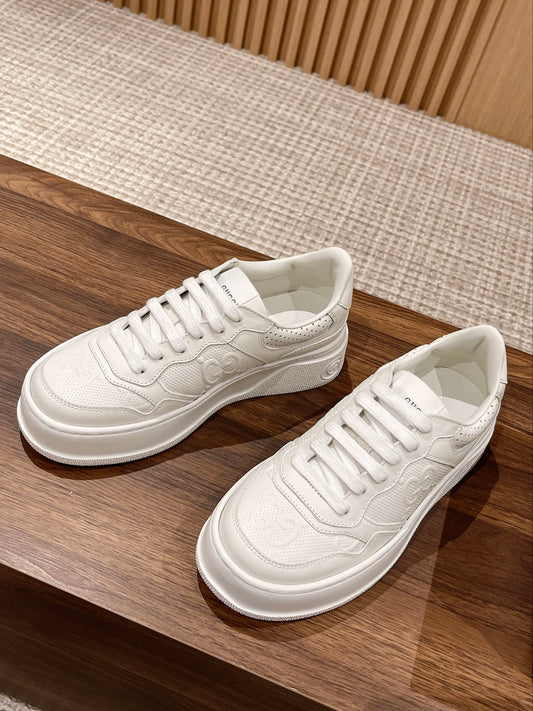 Couple's 𝐂𝐡𝐮𝐧𝐤𝐲  latest biscuit shoes