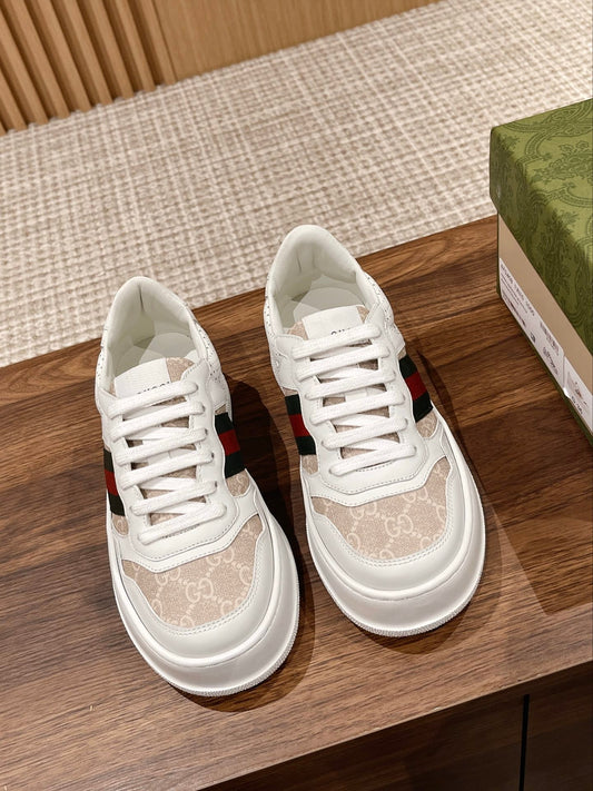 Couple's 𝐂𝐡𝐮𝐧𝐤𝐲  latest biscuit shoes