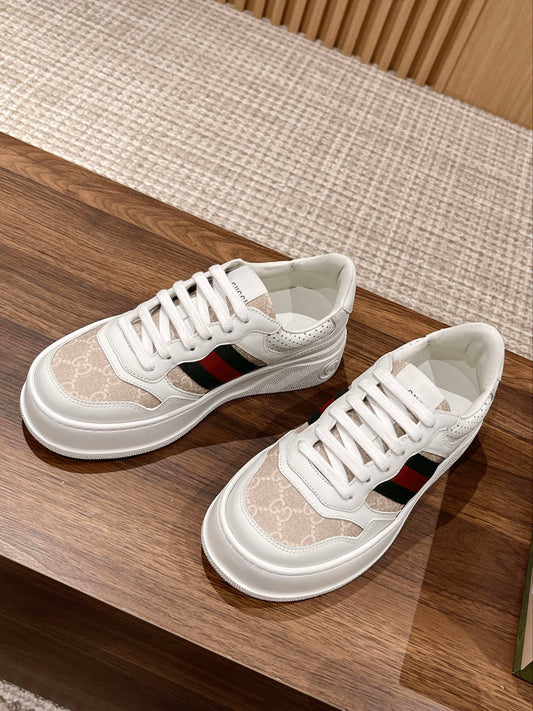 Couple's 𝐂𝐡𝐮𝐧𝐤𝐲  latest biscuit shoes