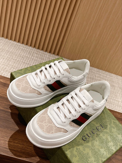 Couple's 𝐂𝐡𝐮𝐧𝐤𝐲  latest biscuit shoes