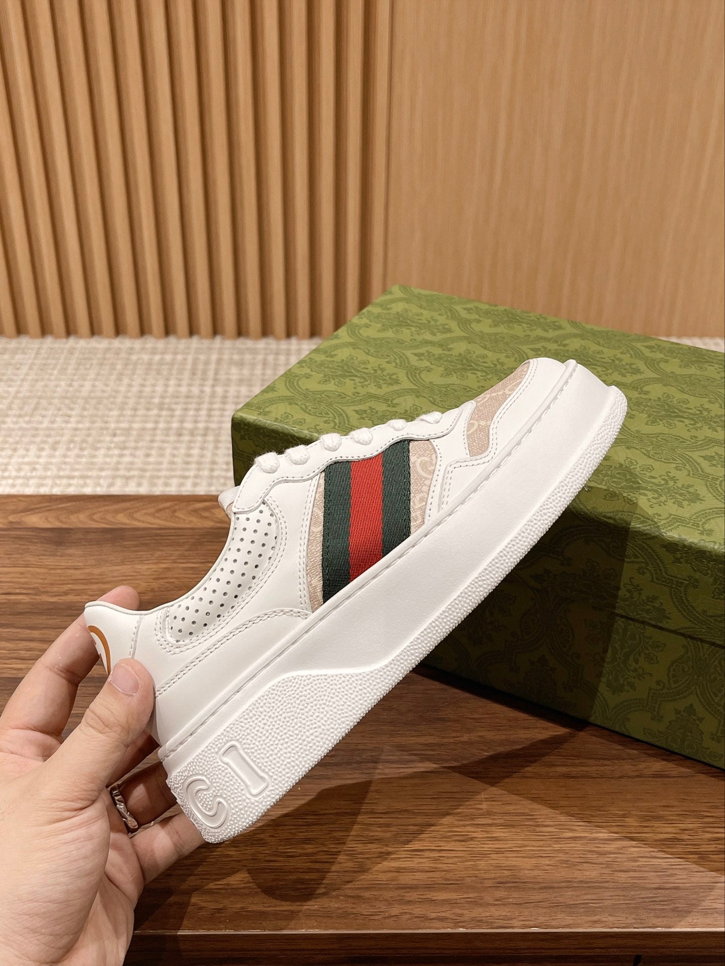 Couple's 𝐂𝐡𝐮𝐧𝐤𝐲  latest biscuit shoes