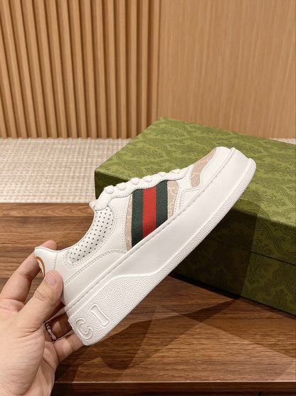 Couple's 𝐂𝐡𝐮𝐧𝐤𝐲  latest biscuit shoes