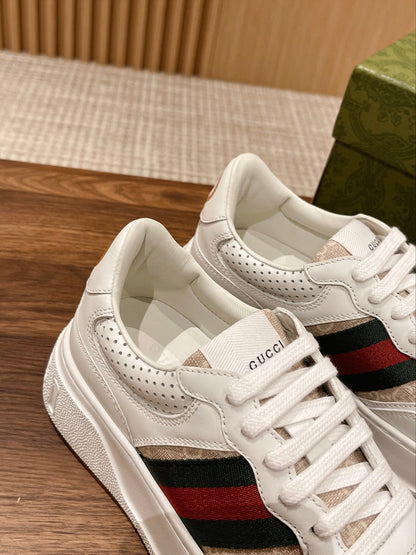 Couple's 𝐂𝐡𝐮𝐧𝐤𝐲  latest biscuit shoes