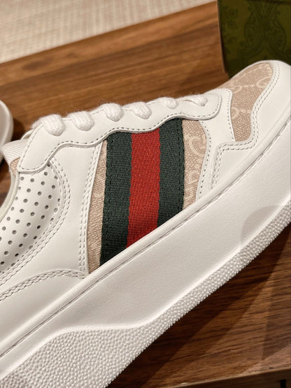 Couple's 𝐂𝐡𝐮𝐧𝐤𝐲  latest biscuit shoes