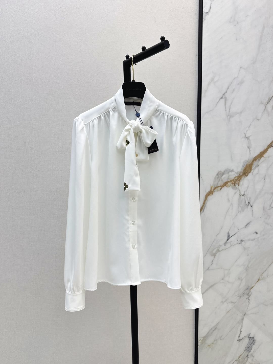 Louis  New ribbon shirt