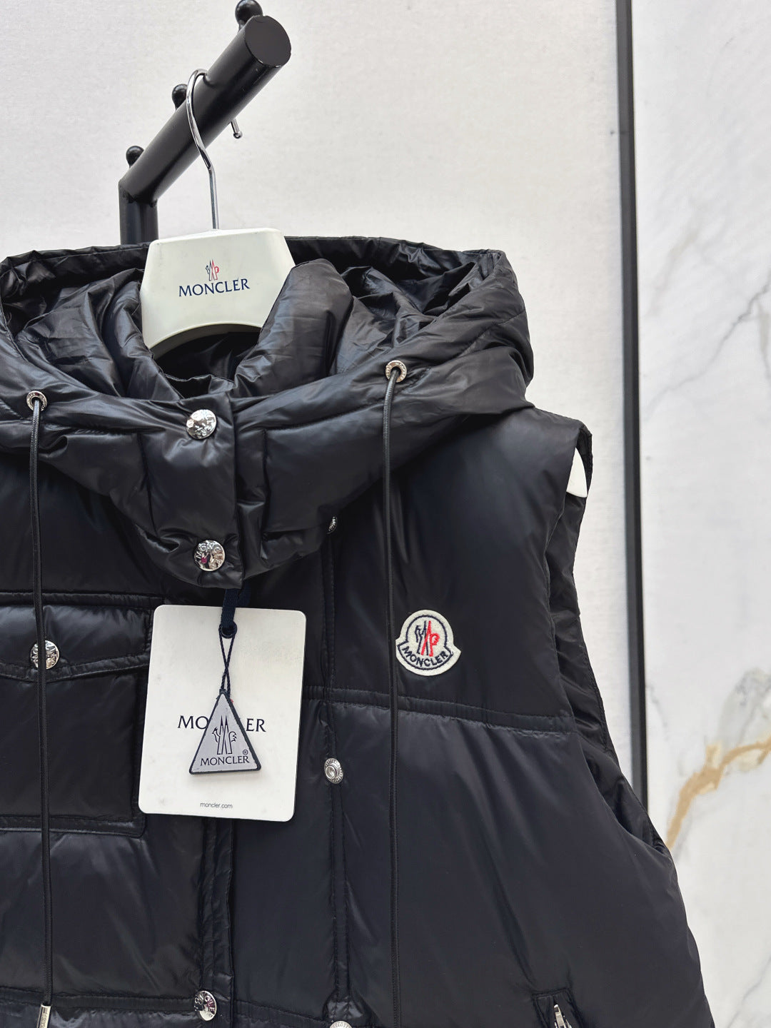 Monc  New Short stand collar down vest