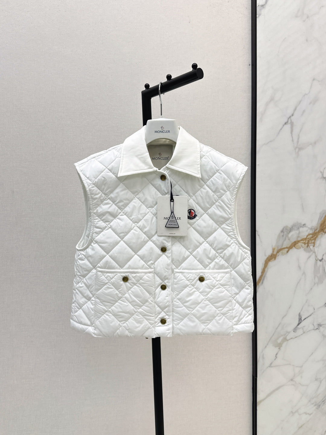 Monc  New Diamond-patterned lightweight lapel padded vest