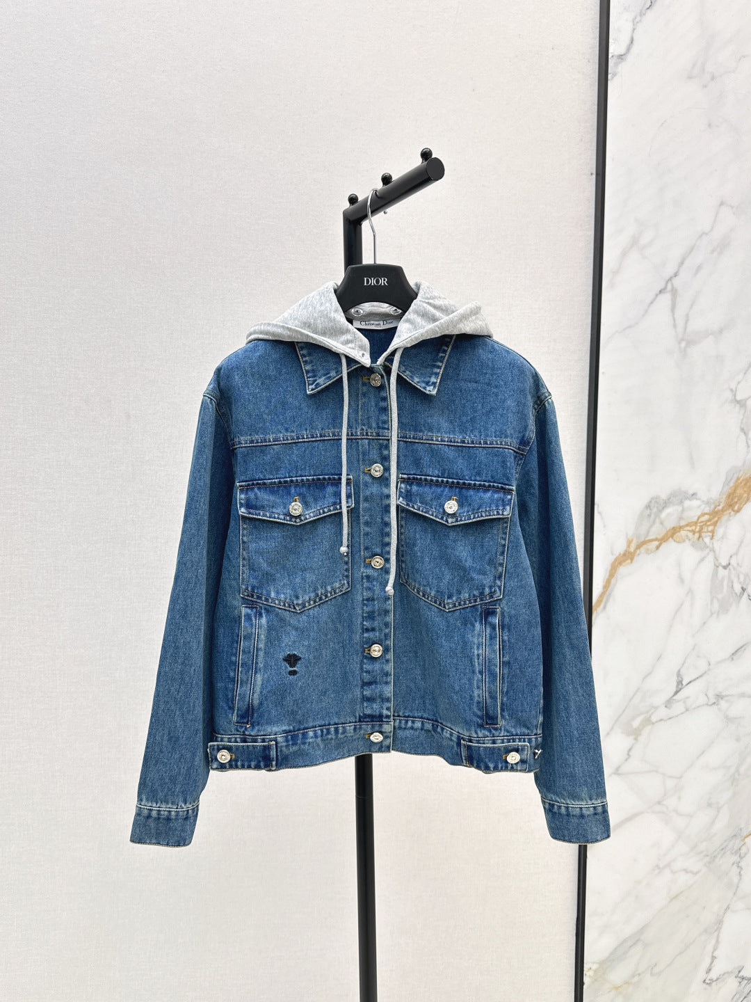 CD  New hooded jacket