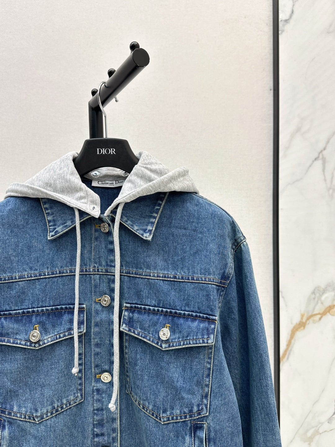 CD  New hooded jacket