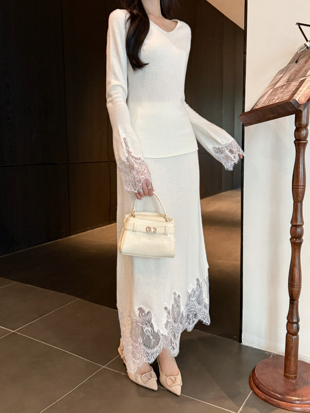 Es New lace suit