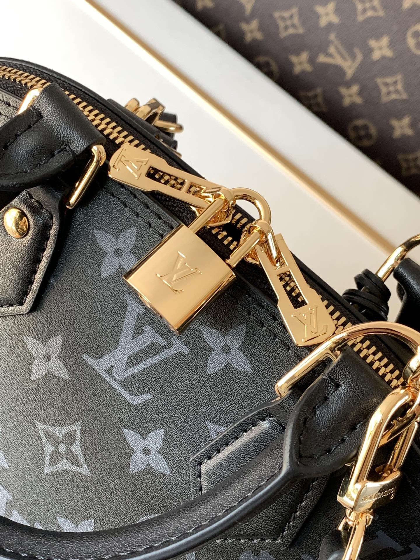 New 💯 ladies' bags