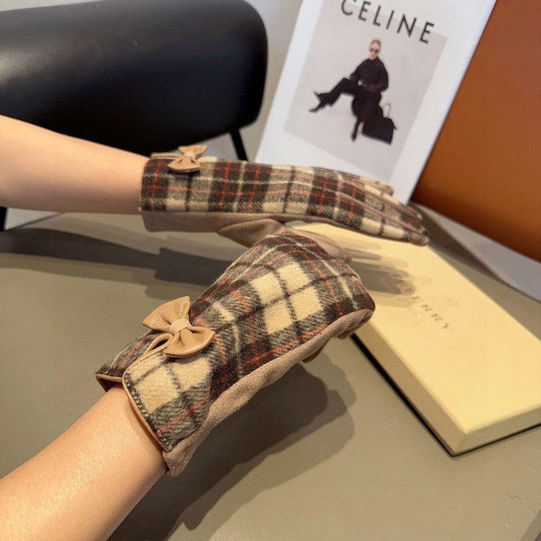 Bur new wool gloves