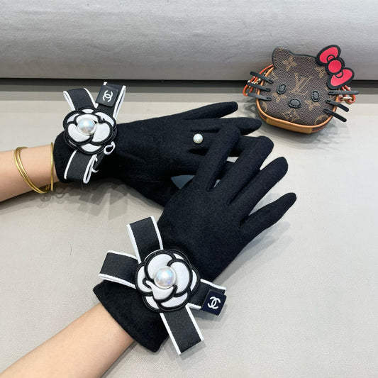 Chan wool gloves
