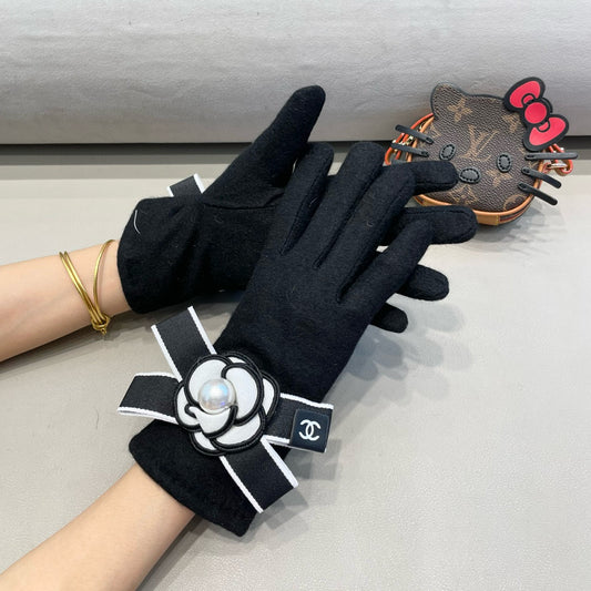 Chan wool gloves